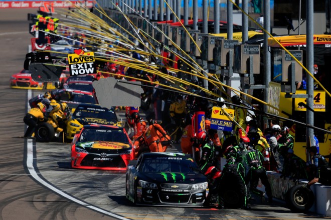 AVONDALE, AZ - MARCH 13: Cars pit during the NASCAR Sprint Cup Series Good Sam 500 at Phoenix International Raceway on March 13, 2016 in Avondale, Arizona.  (Photo by Chris Trotman/Getty Images)