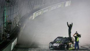 Late restarts propel Kurt Busch to victory in wild Bristol race