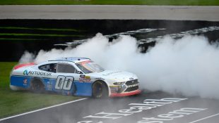 Custer locks up championship berth with last-lap pass at Texas