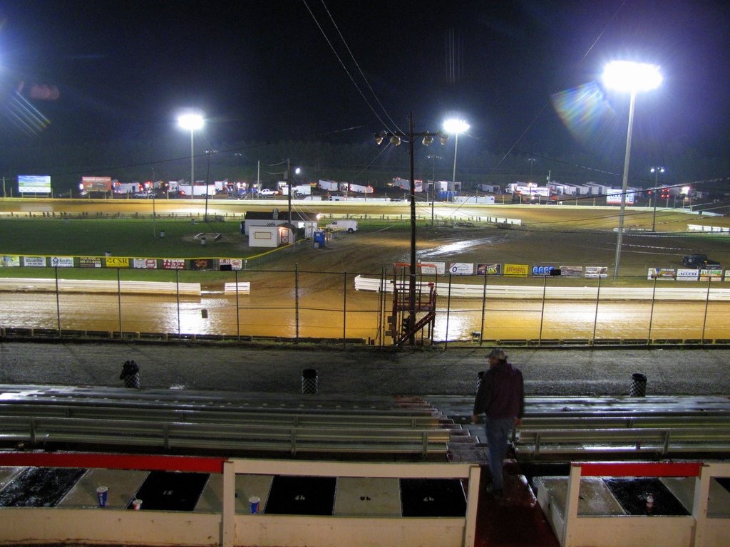 WEATHER DAMPENS LINCOLN; HEIMBACH OUTLASTS IN PORT VICTORY