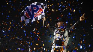 Wild Ending to World Finals Opener Swings in Favor of Shark Racing’s Logan Schuchart